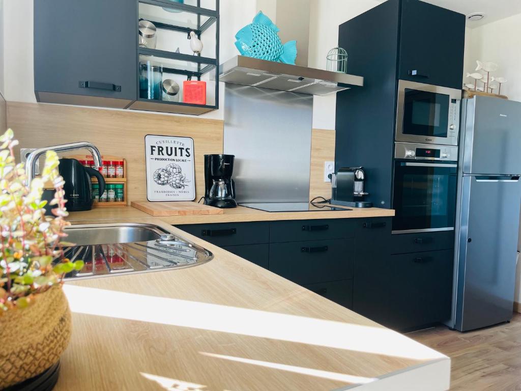 Kuchyňa alebo kuchynka v ubytovaní Maison familiale et cosy
