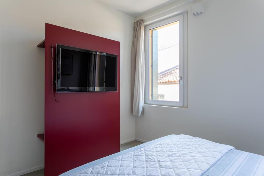 A bed or beds in a room at Residenza SubitoSanto - Appartamento 5B "Giotto"