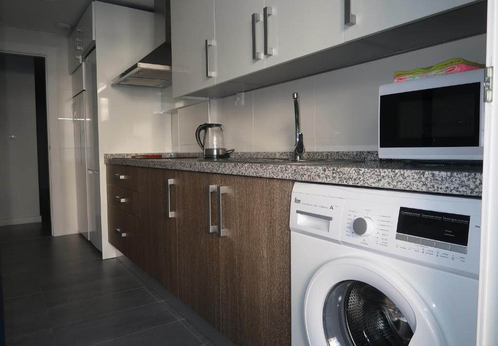 Kuchyňa alebo kuchynka v ubytovaní RESIDENCIAL PLAYA CABRIA