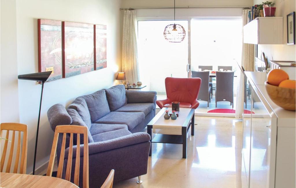 Posezení v ubytování Awesome Apartment In Alfàz Del Pí