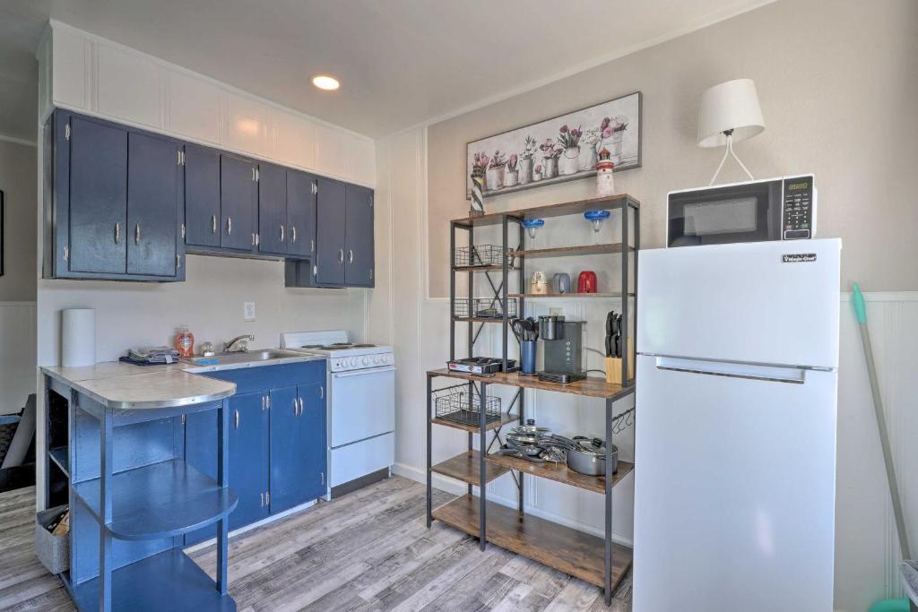 Waterfront Rockaway Beach Studio Lake View!, Rockaway Beach Preços