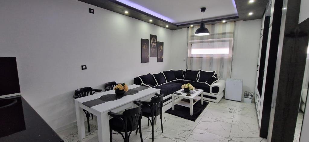 Prostor za sedenje u objektu Apartmani i sobe Gromilovic