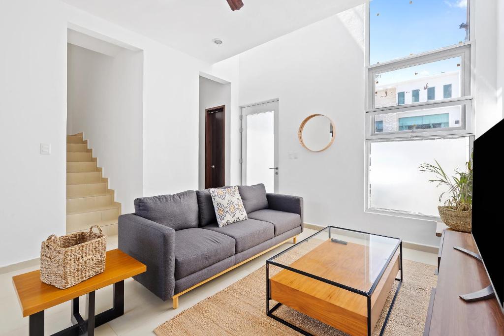 a living room with a couch and a table at Family 3BR house near to the airport in Canc&uacute;n