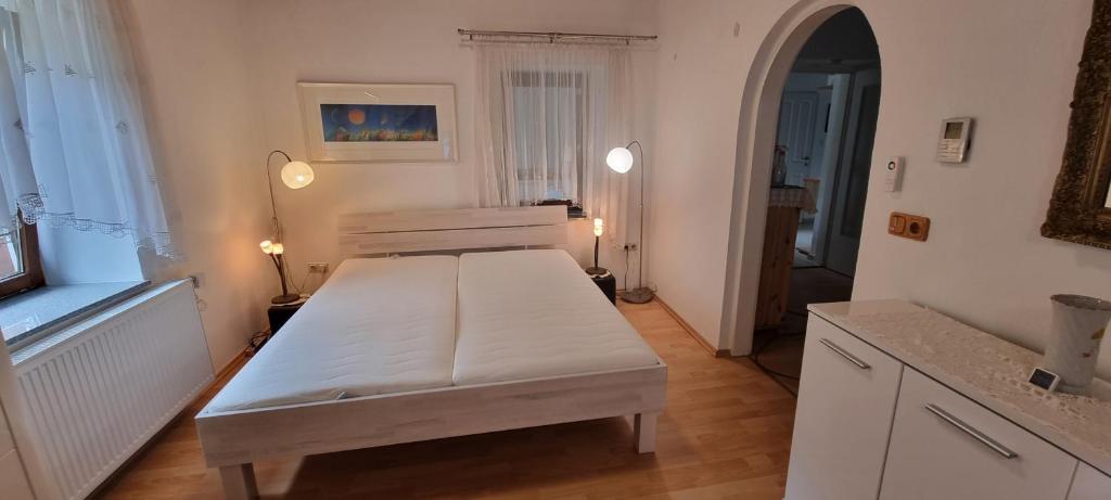 Postel nebo postele na pokoji v ubytování Innenstadtgarten-Wohnung