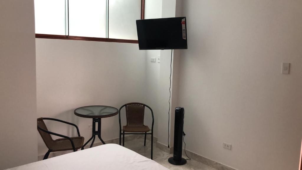 TV a/nebo společenská místnost v ubytování CASA SHILCAYO Habitaciones Vacacionales