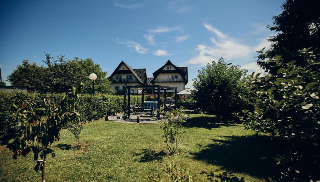 Vonkajšia záhrada v ubytovaní Apartament Szczecinek - Spokojna okolica