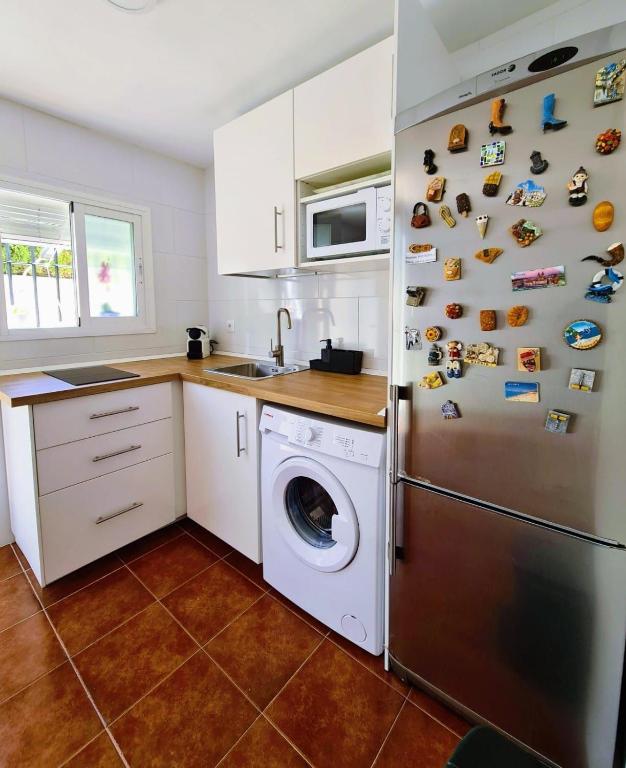 Kuchyň nebo kuchyňský kout v ubytování VILLA PITATO Nuevo, cerca de la Playa, Parking en la puerta del alojamiento