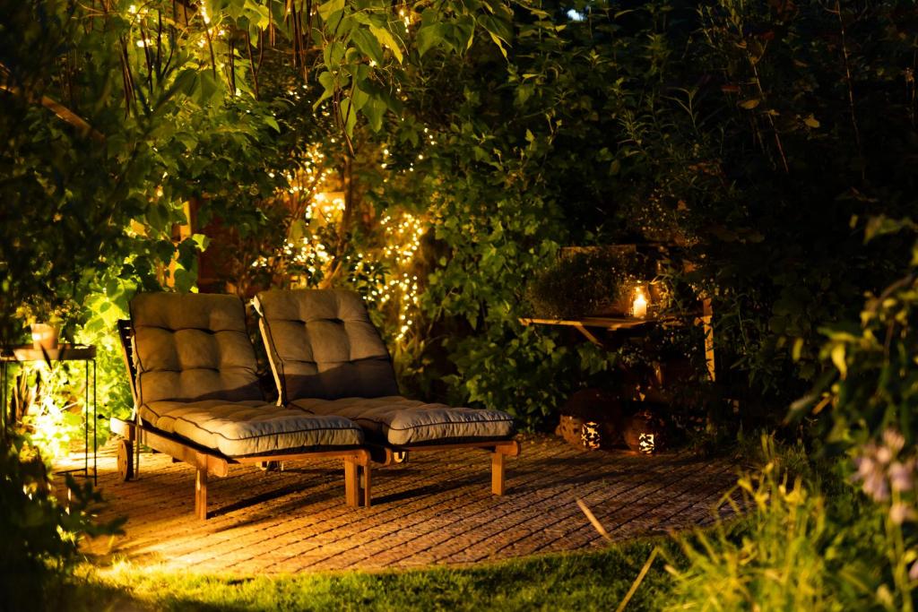 Vonkajšia záhrada v ubytovaní Spa Love Home Sauna Jacuzzi ROMANTYCZNY DOM DLA PARY Z PRYWATNYM SPA