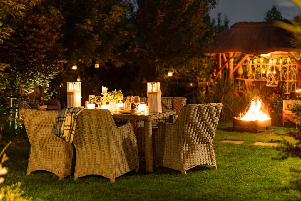 Vonkajšia záhrada v ubytovaní Spa Love Home Sauna Jacuzzi ROMANTYCZNY DOM DLA PARY Z PRYWATNYM SPA