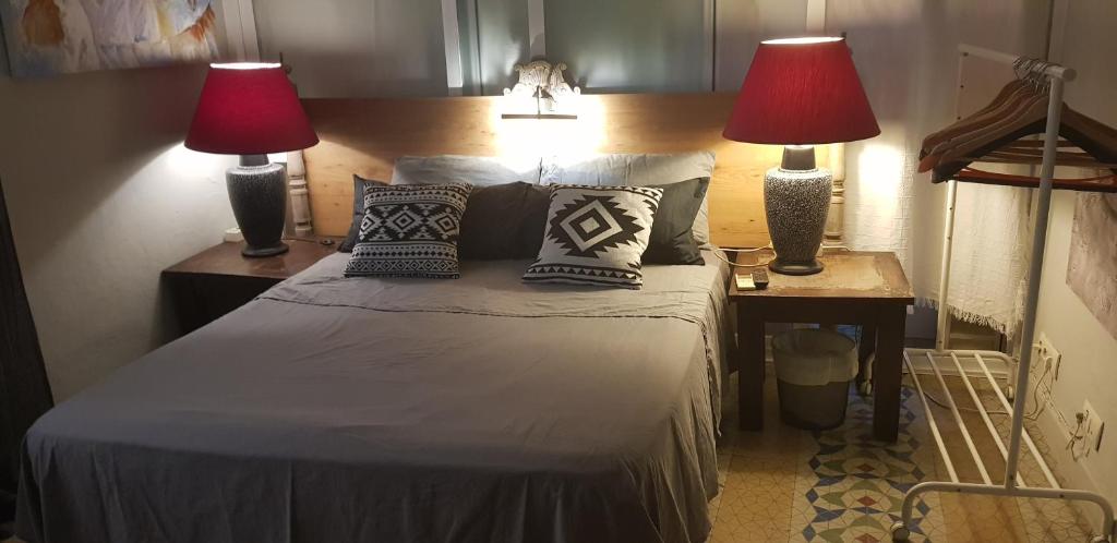 Postel nebo postele na pokoji v ubytování habitacion en casa kenya