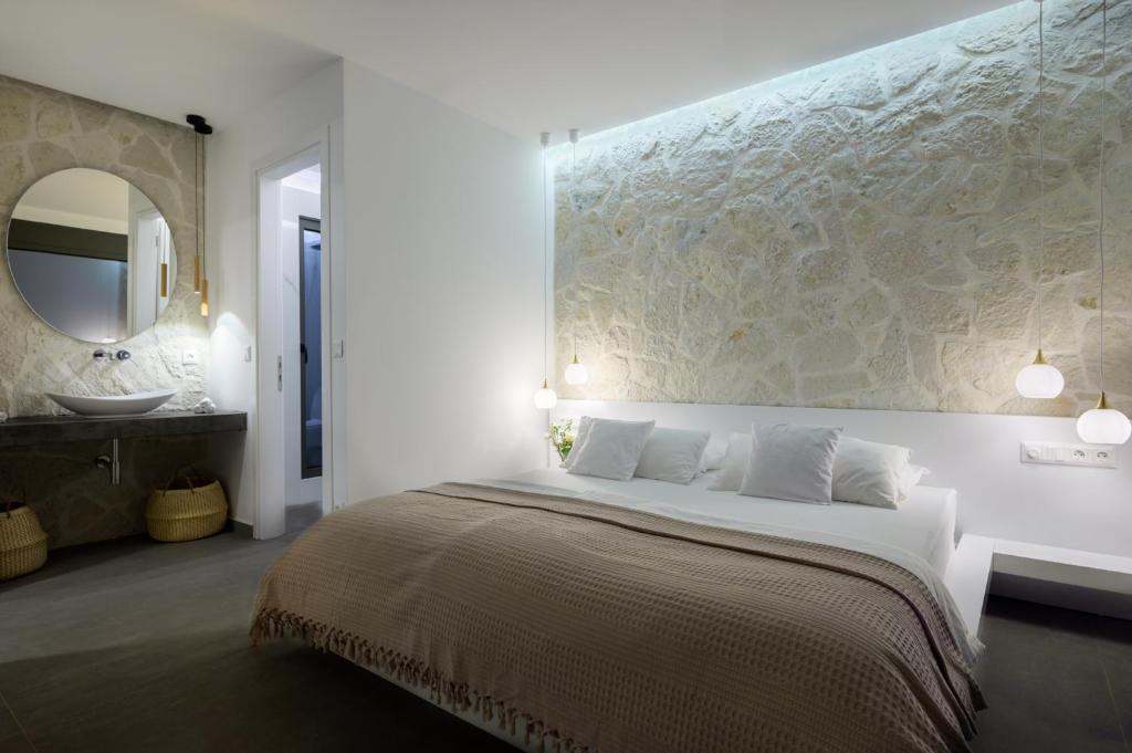 A bed or beds in a room at KOA Spa Villa-Luxury villa in Gialova with own Spa