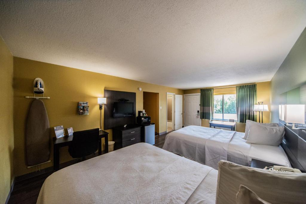 Relax Inn and Suites Kuttawa Eddyville photo