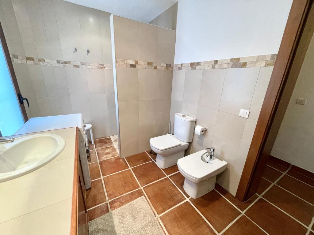 Koupelna v ubytování Villa de estilo español con jardín y piscina
