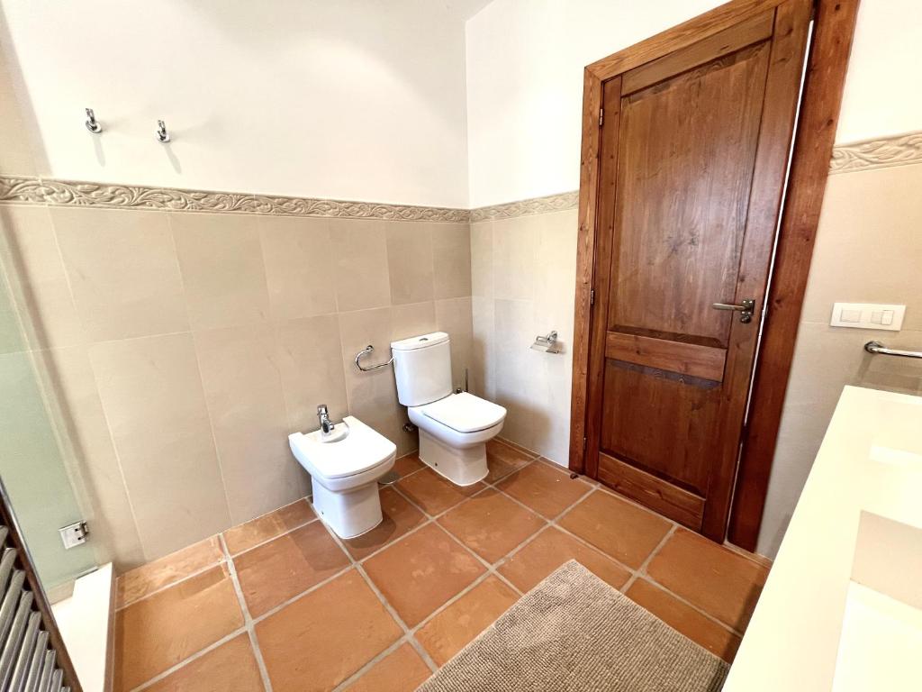 Koupelna v ubytování Villa de estilo español con jardín y piscina