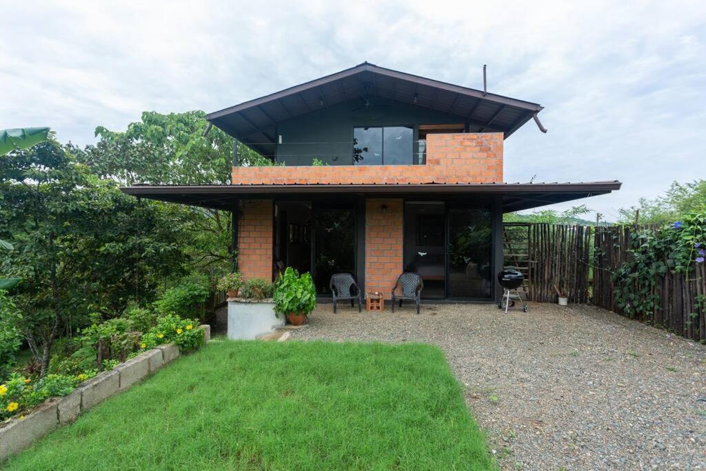 Zahrada ubytování Casa Melina Torio Cozy upscale 2bd jungle House