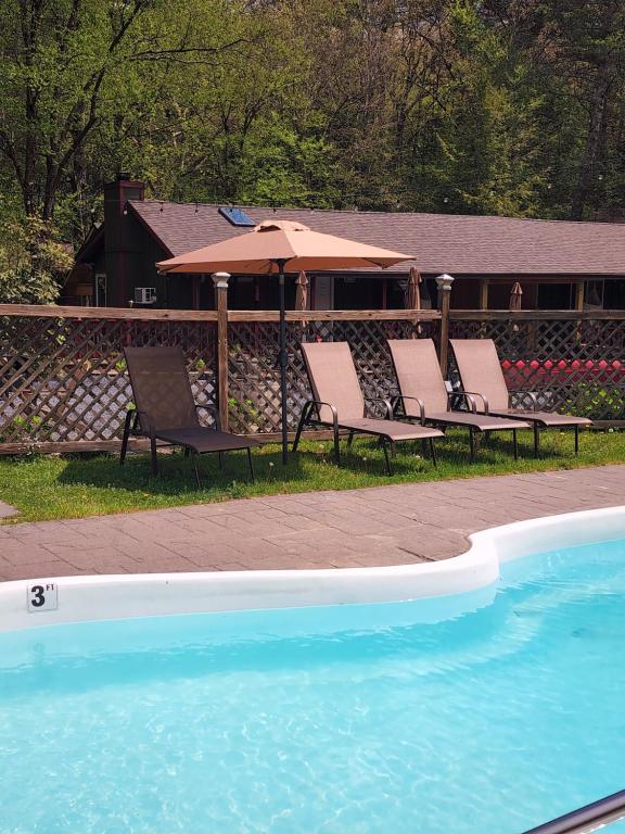 Bazén v ubytování Magnolia Streamside Resort nebo v jeho okolí