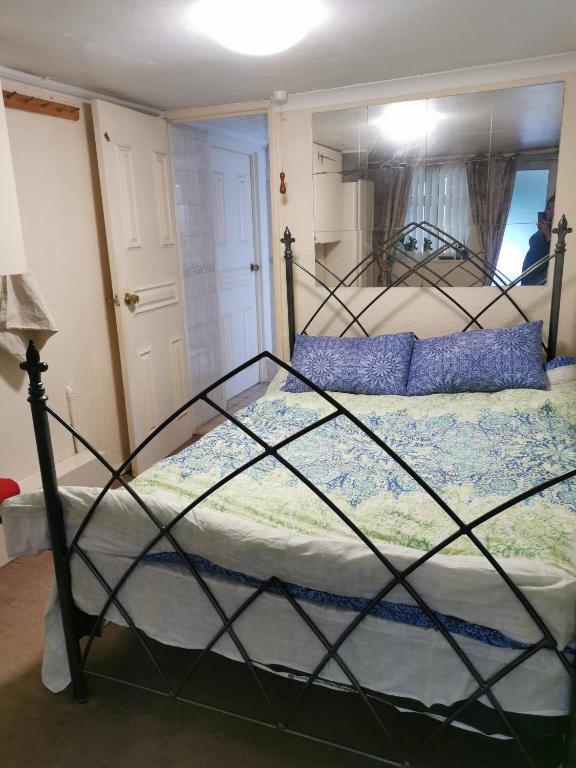 A Double bedroom with private toilet and shower room, West Drayton – ceny  aktualizovány 2022