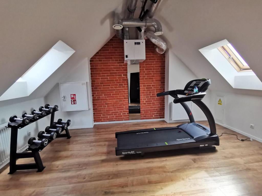 Posilňovňa alebo fitness centrum v ubytovaní Wałowa Jak Nowa