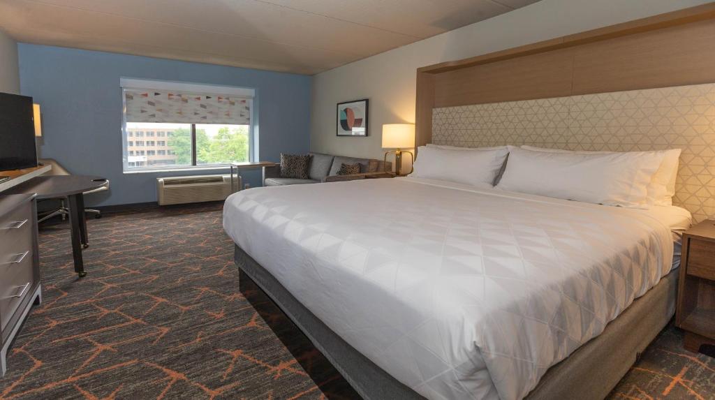 Holiday Inn Cleveland - South Independence by IHG photo