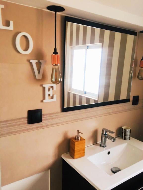 Koupelna v ubytování Beautiful Bungalow en VV con wifi,netflix cerca del mar