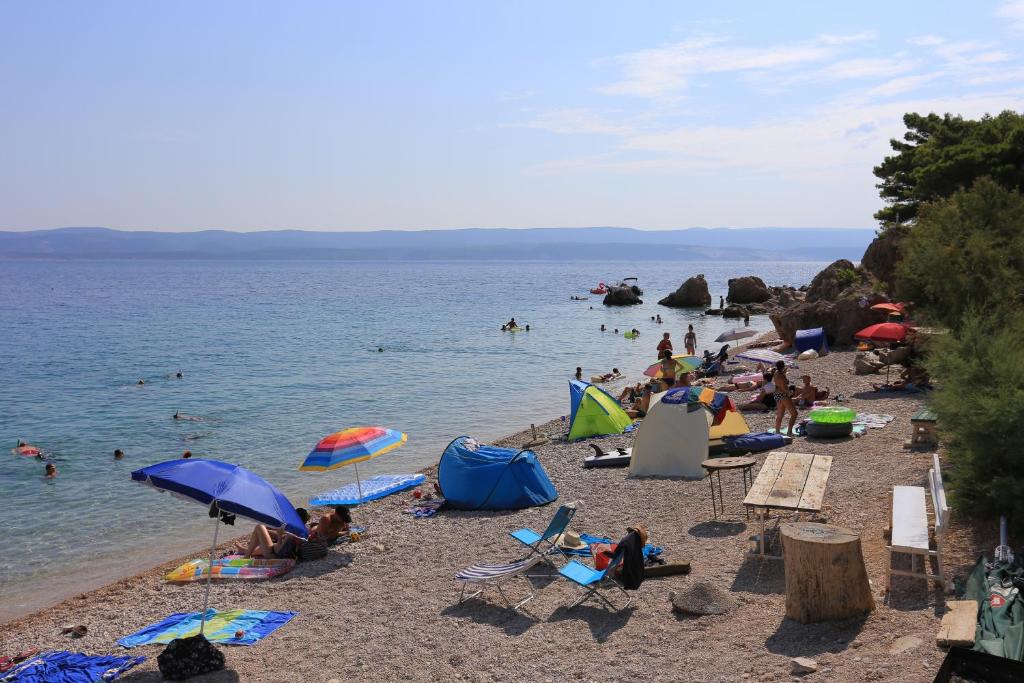 Fotografie z fotogalerie ubytování Apartments by the sea Mimice, Omis - 656 v destinaci Mimice