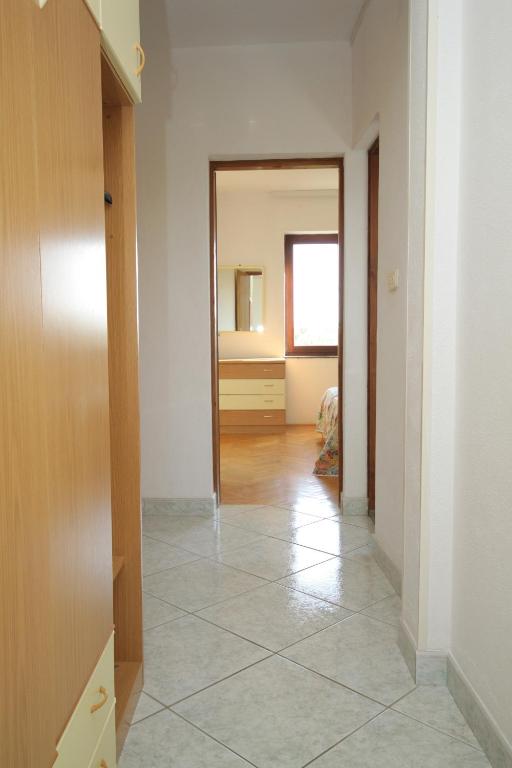 Zdjęcie z galerii obiektu Family friendly apartments with a swimming pool Nin, Zadar - 6560 w Nin