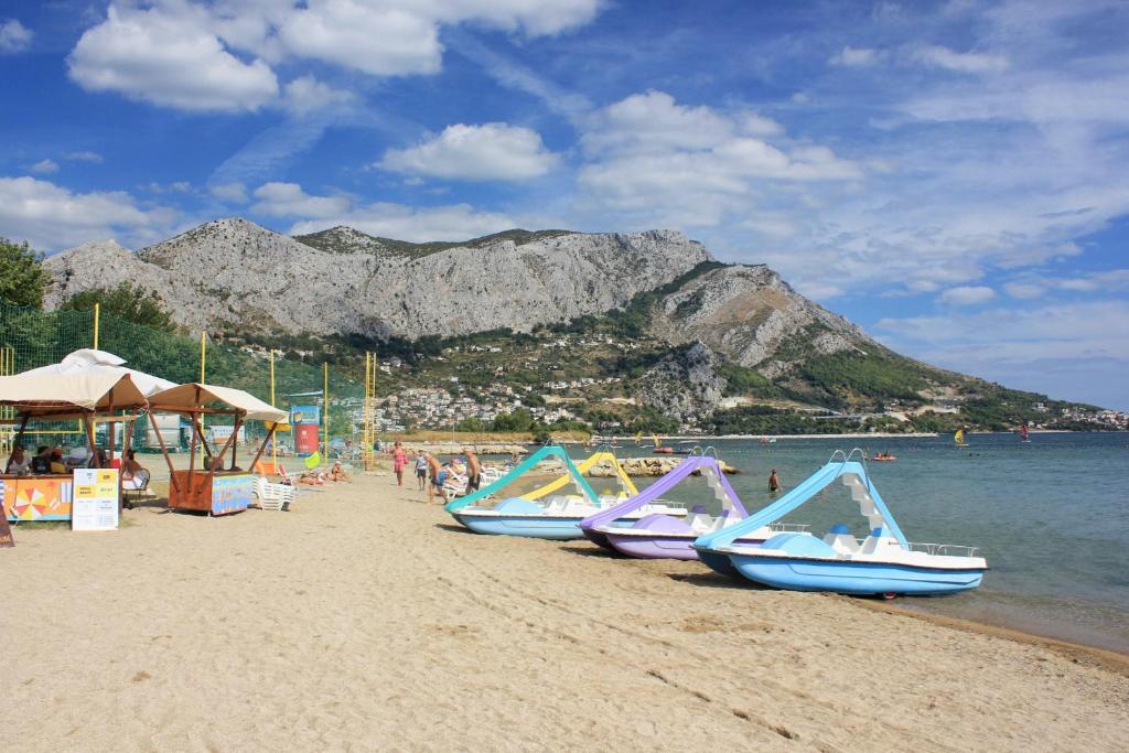 Fotografia z galérie ubytovania Apartments by the sea Omis - 7577 v Omise