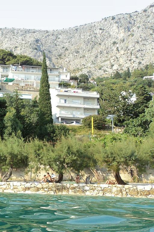 Fotografia z galérie ubytovania Apartments by the sea Omis - 8334 v Omise