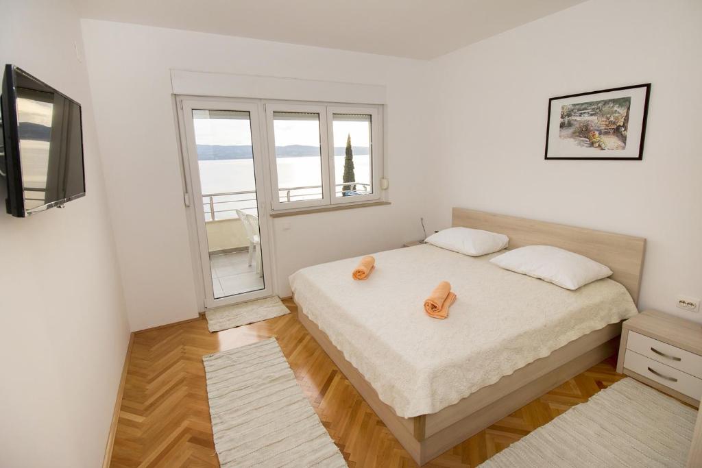 Fotografia z galérie ubytovania Apartments by the sea Omis - 8334 v Omise