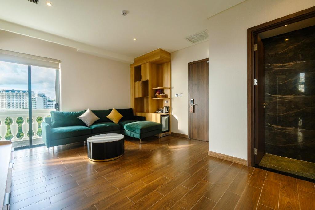 Suite Gia Đình