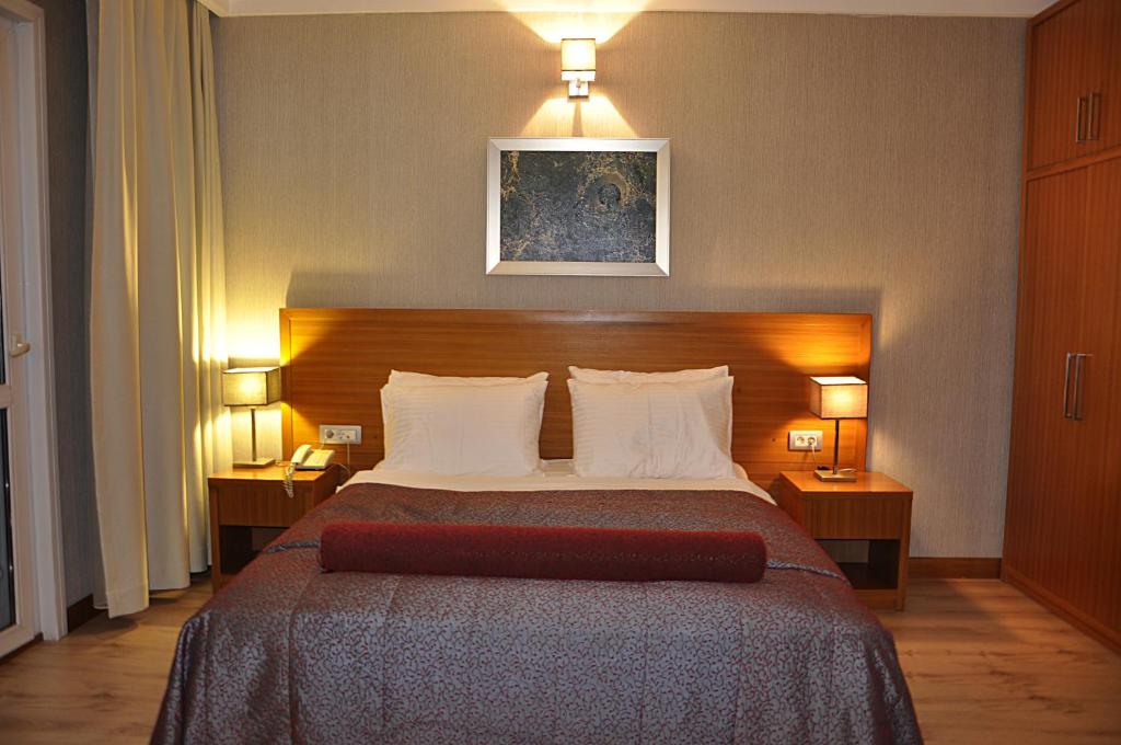 Island Hotel - 