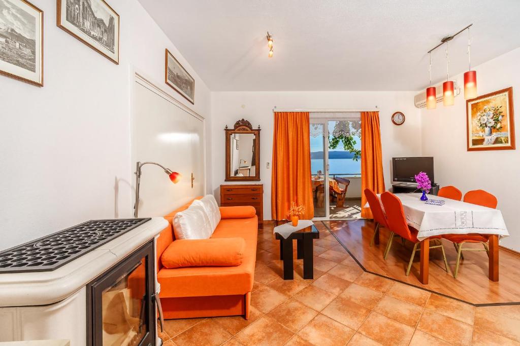 Fotografie z fotogalerie ubytování Apartments by the sea Pisak, Omis - 6897 v destinaci Mimice