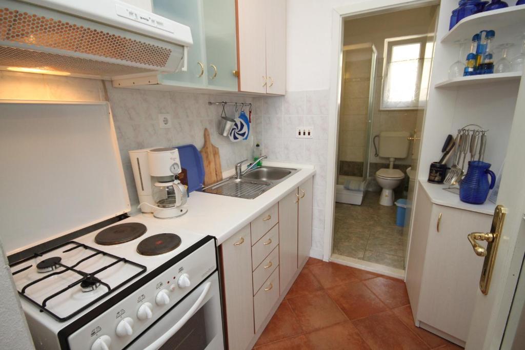 Fotografie z fotogalerie ubytování Apartments by the sea Pisak, Omis - 6897 v destinaci Mimice