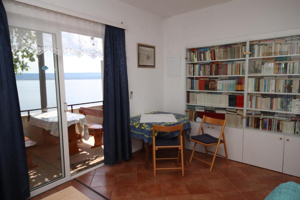 Fotografie z fotogalerie ubytování Apartments by the sea Pisak, Omis - 6897 v destinaci Mimice