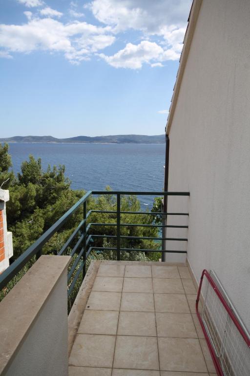 Fotografie z fotogalerie ubytování Apartments by the sea Pisak, Omis - 6897 v destinaci Mimice