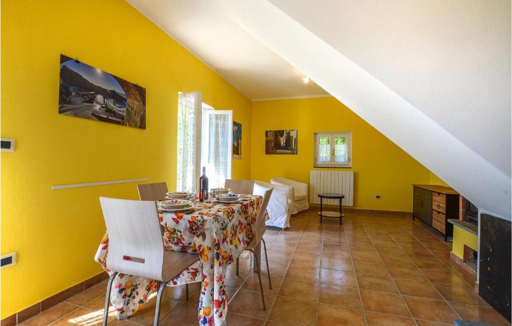 Posedenie v ubytovaní 2 Bedroom Beautiful Home In Framura