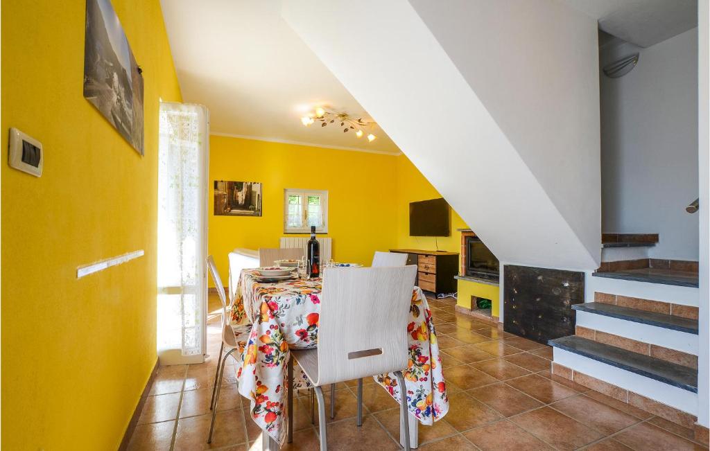 Posedenie v ubytovaní 2 Bedroom Beautiful Home In Framura