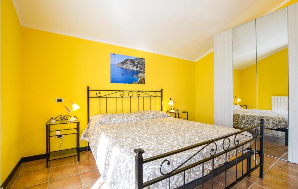 Posteľ alebo postele v izbe v ubytovaní 2 Bedroom Beautiful Home In Framura