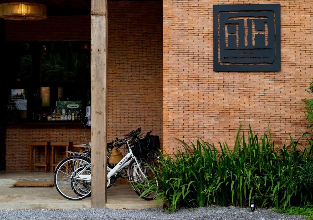 Jízda na kole v ubytování Athita The Hidden Court Chiang Saen Boutique Hotel SHA Plus CERTIFIED nebo okolí