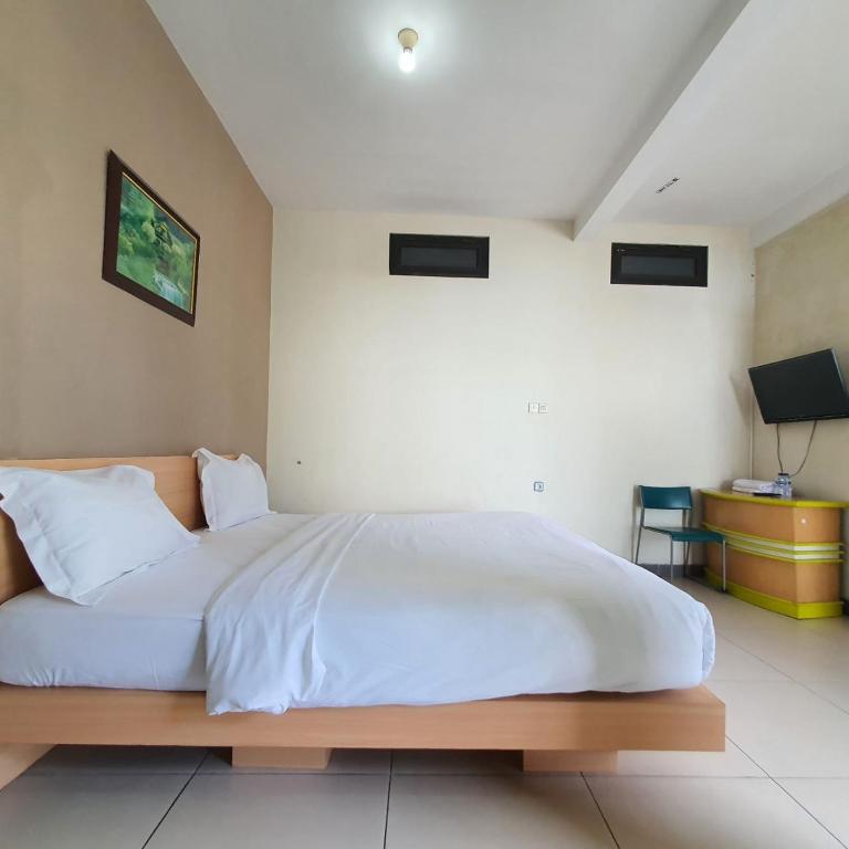 Postel nebo postele na pokoji v ubytování Candi Panggung Family Guest House Syariah
