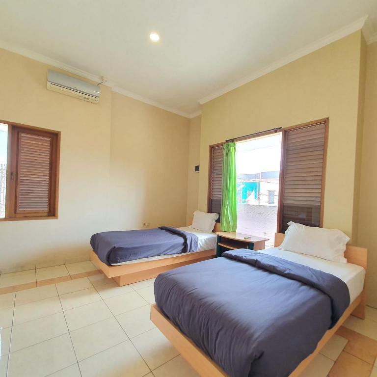 Postel nebo postele na pokoji v ubytování Candi Panggung Family Guest House Syariah