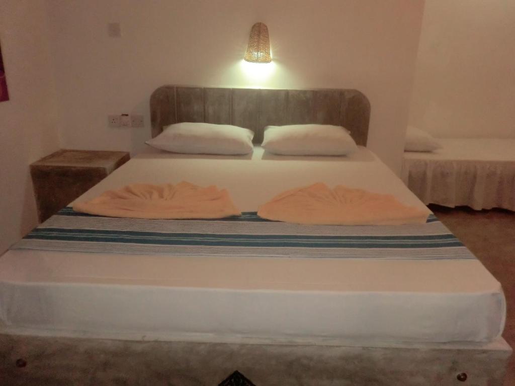 Peacock Wings Guest - 15