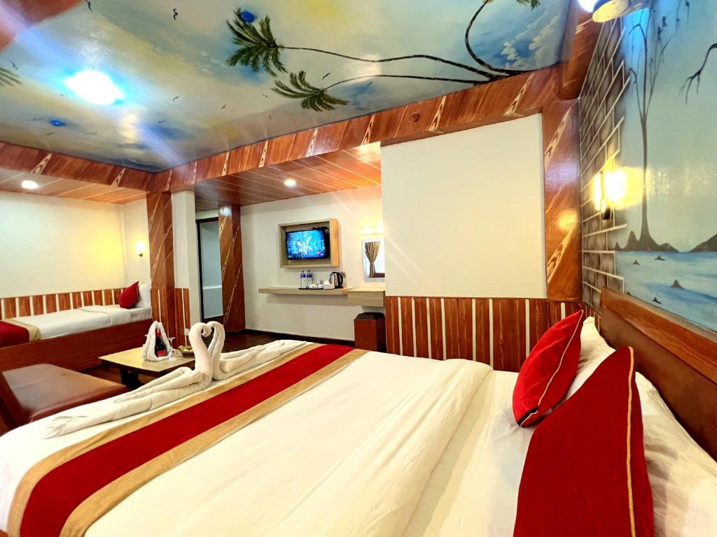 Postel nebo postele na pokoji v ubytování Thamel Seasons Hotel