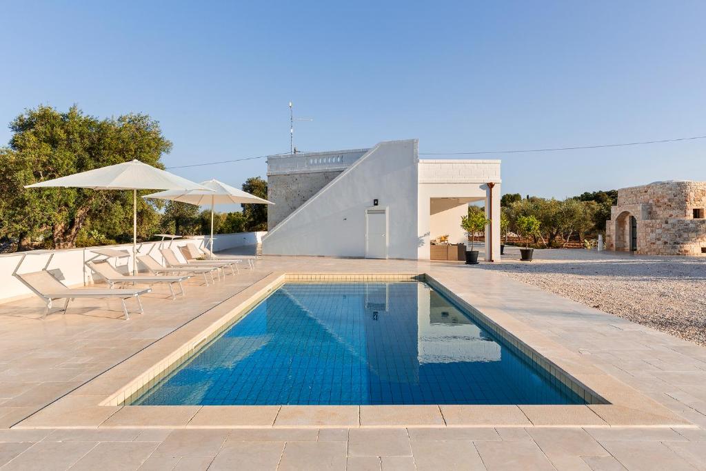 Bazén v ubytovaní Vilaa Isa Beautiful Villa and trullo in Ostuni alebo v jeho blízkosti
