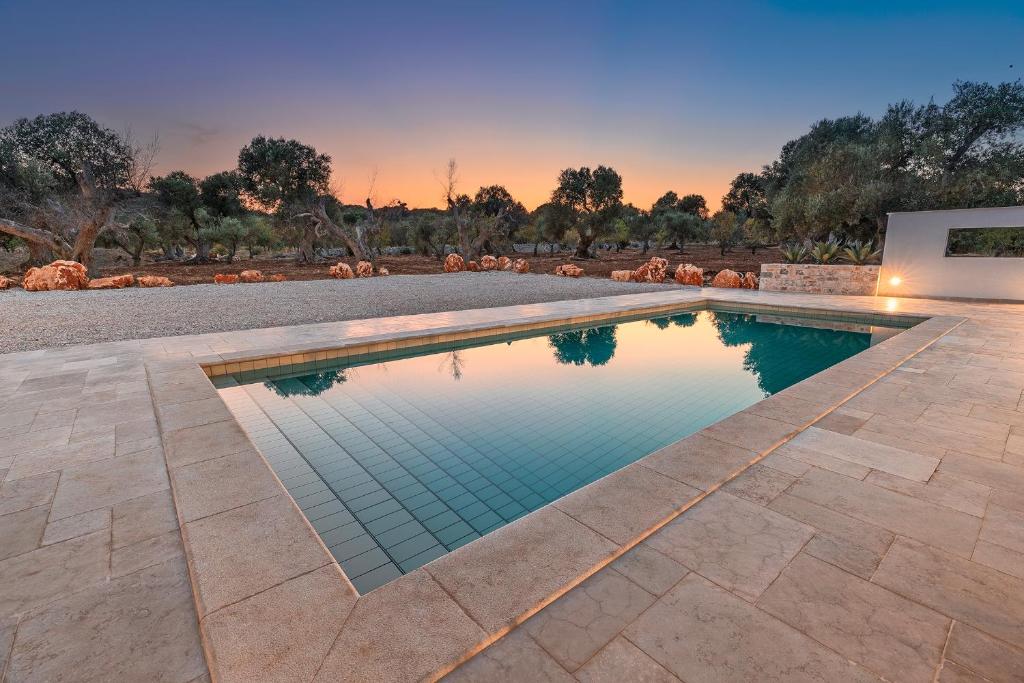 Bazén v ubytovaní Vilaa Isa Beautiful Villa and trullo in Ostuni alebo v jeho blízkosti