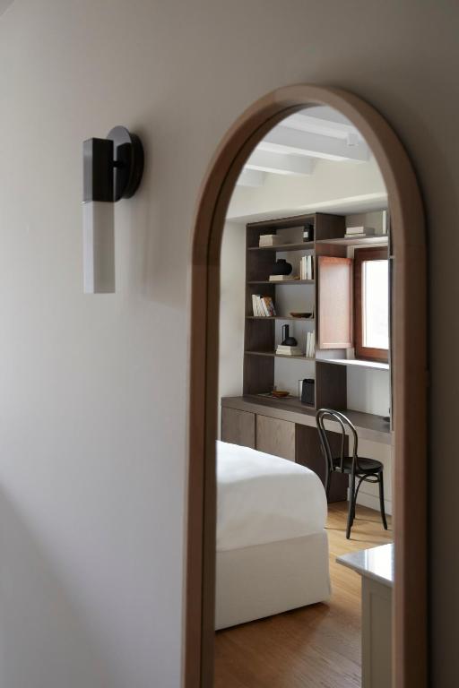 Posteľ alebo postele v izbe v ubytovaní The Storyteller Boutique House
