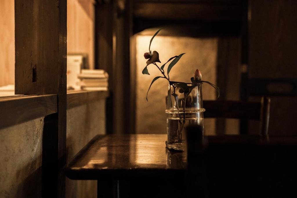 Fotografie z fotogalerie ubytování Oito 美しい街並みに佇む喫茶と宿 v destinaci Tamba-sasayama