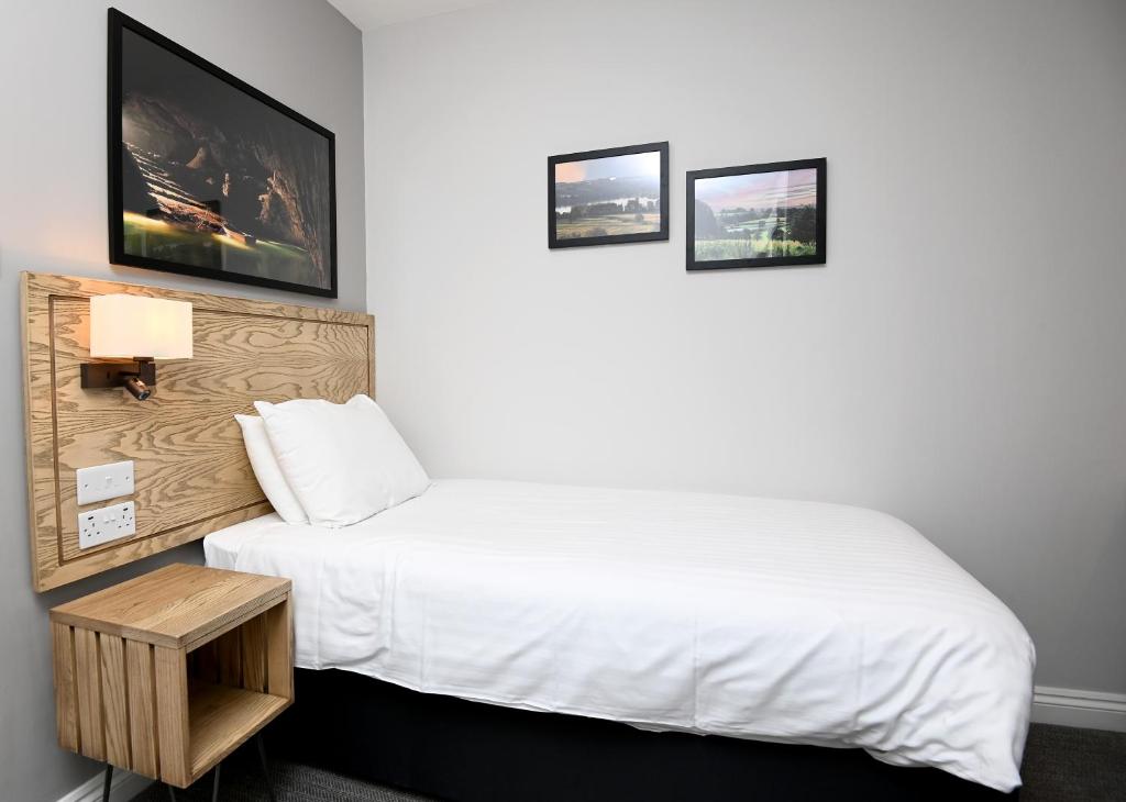 Fox & Goose, Barrow Gurney by Marston's Inns - Resim 12