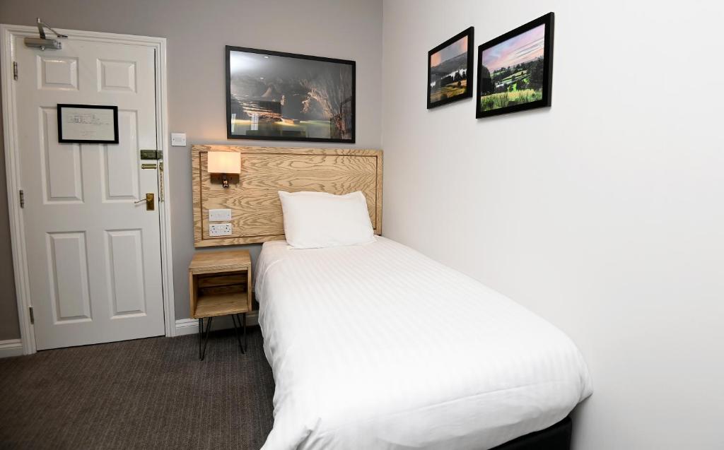 Fox & Goose, Barrow Gurney by Marston's Inns - Resim 14