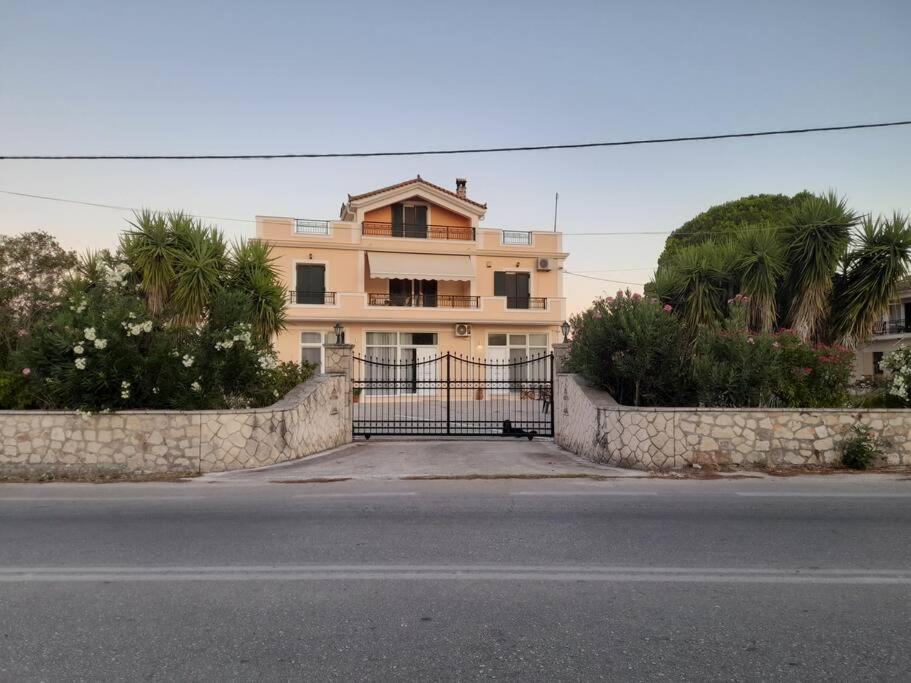 The building in which Az apartmant is located